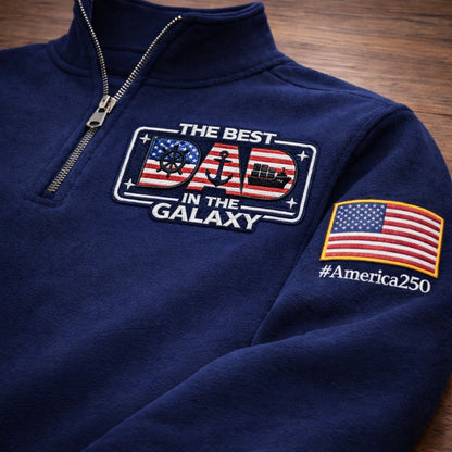 Capitán de Barco El Mejor Papá de la Galaxia América 250 Aniversario Logotipo Bordado Sudadera Premium con Cuello de Cremallera, Sudadera Inspirada con Cuello de Cremallera