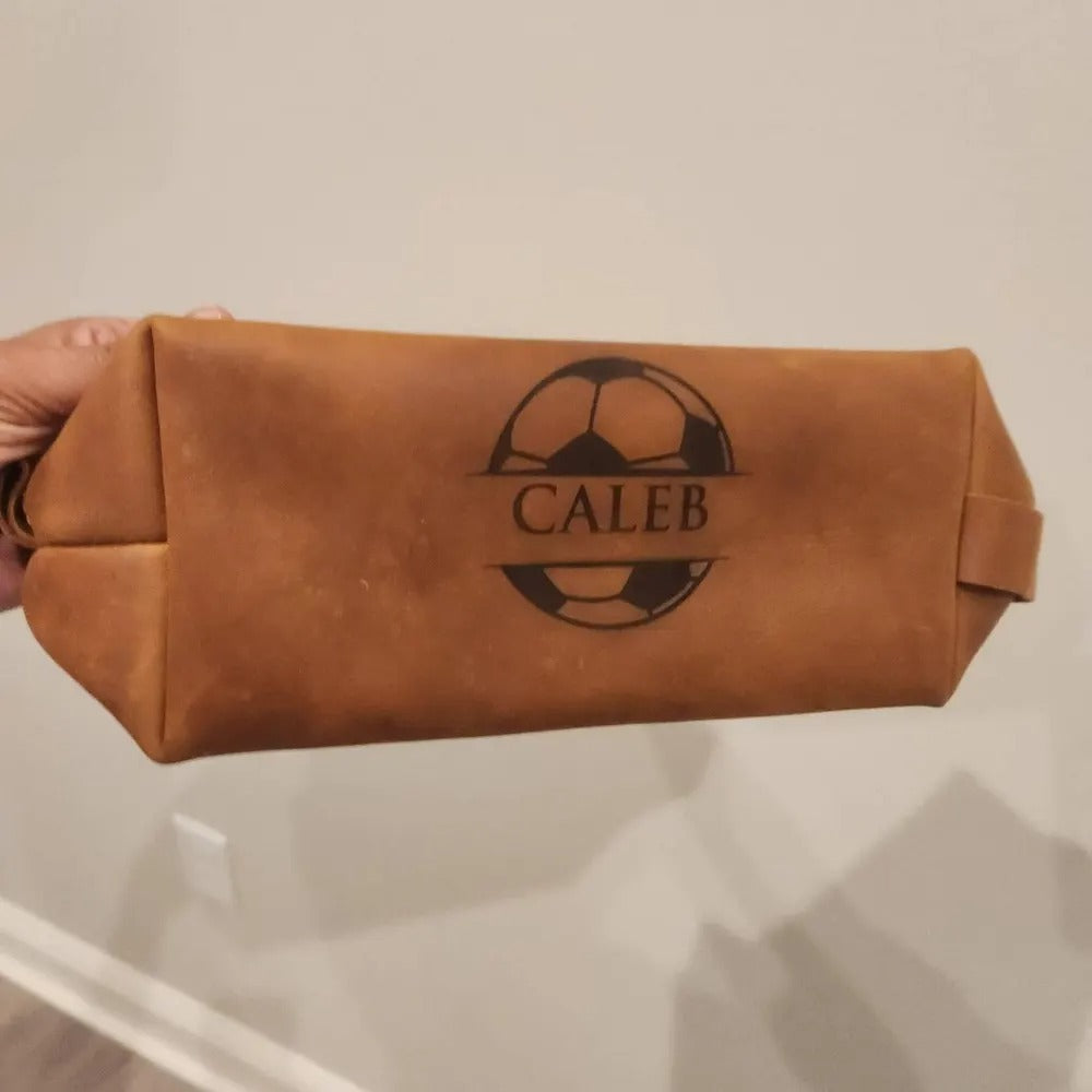 Regalo de béisbol, fútbol, baloncesto, bolsa de aseo personalizada, regalo para entrenador de béisbol, regalos para el equipo, bolsa de béisbol, neceser de cuero para hombre, bolsas de cuero personalizadas grabadas con láser