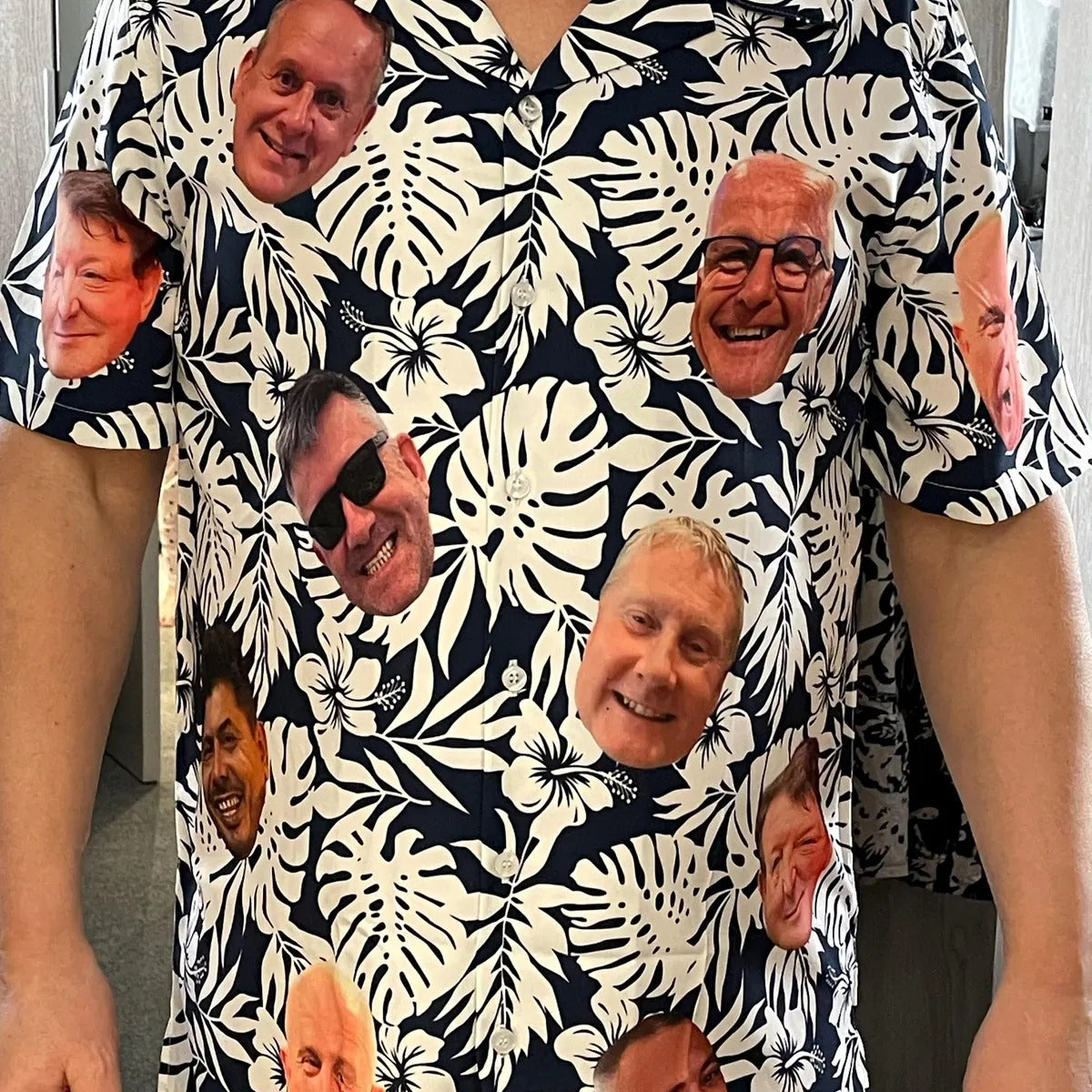 Camisa Hawaiana Unisex SFG Baseball Mascot Beach Viber con Firma de Jugador para Hombre y Mujer