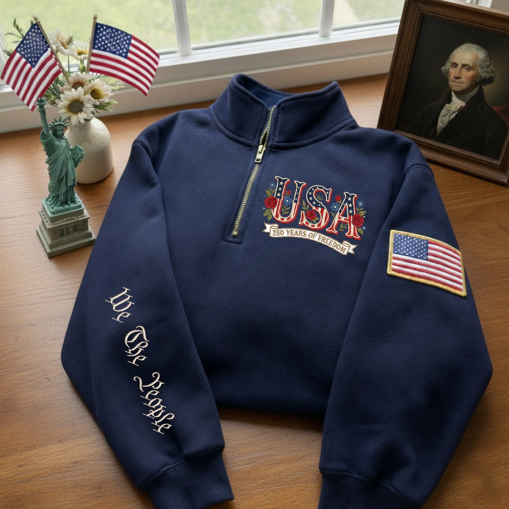 Sudadera con cierre de cremallera en el cuello (quarter-zip) con rosas bordadas del 250.º aniversario del Día de la Independencia de EE. UU.